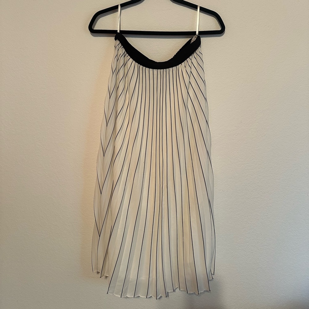 White House Black Market Skirt, Size Small. Pleated Chiffon Midi Skirt.